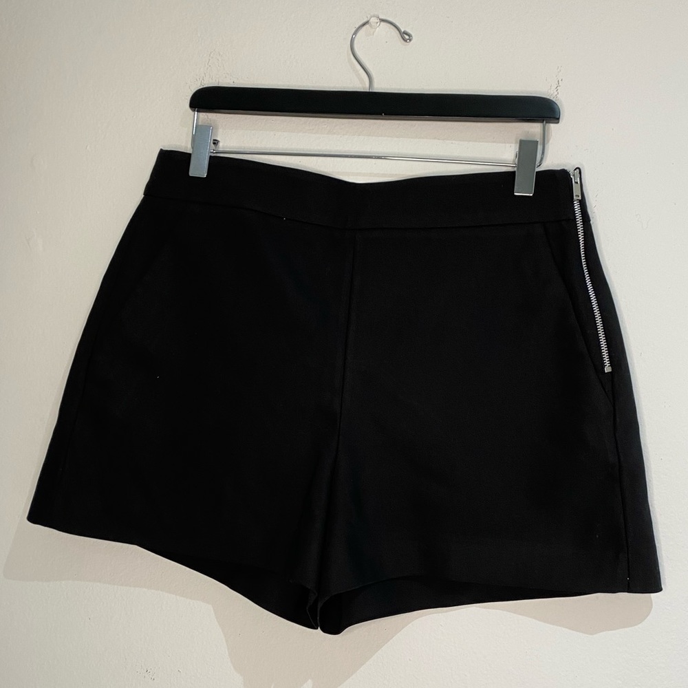 Elegant black short
